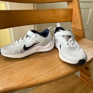 Like new Nike toddler 9c sneakers in off white and faded purple